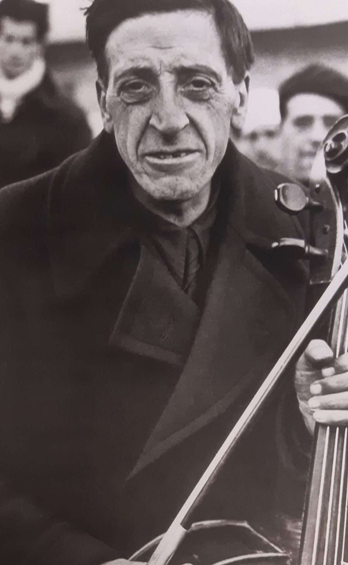 Robert Capa: The Definitive Collection (2001) - Image 4